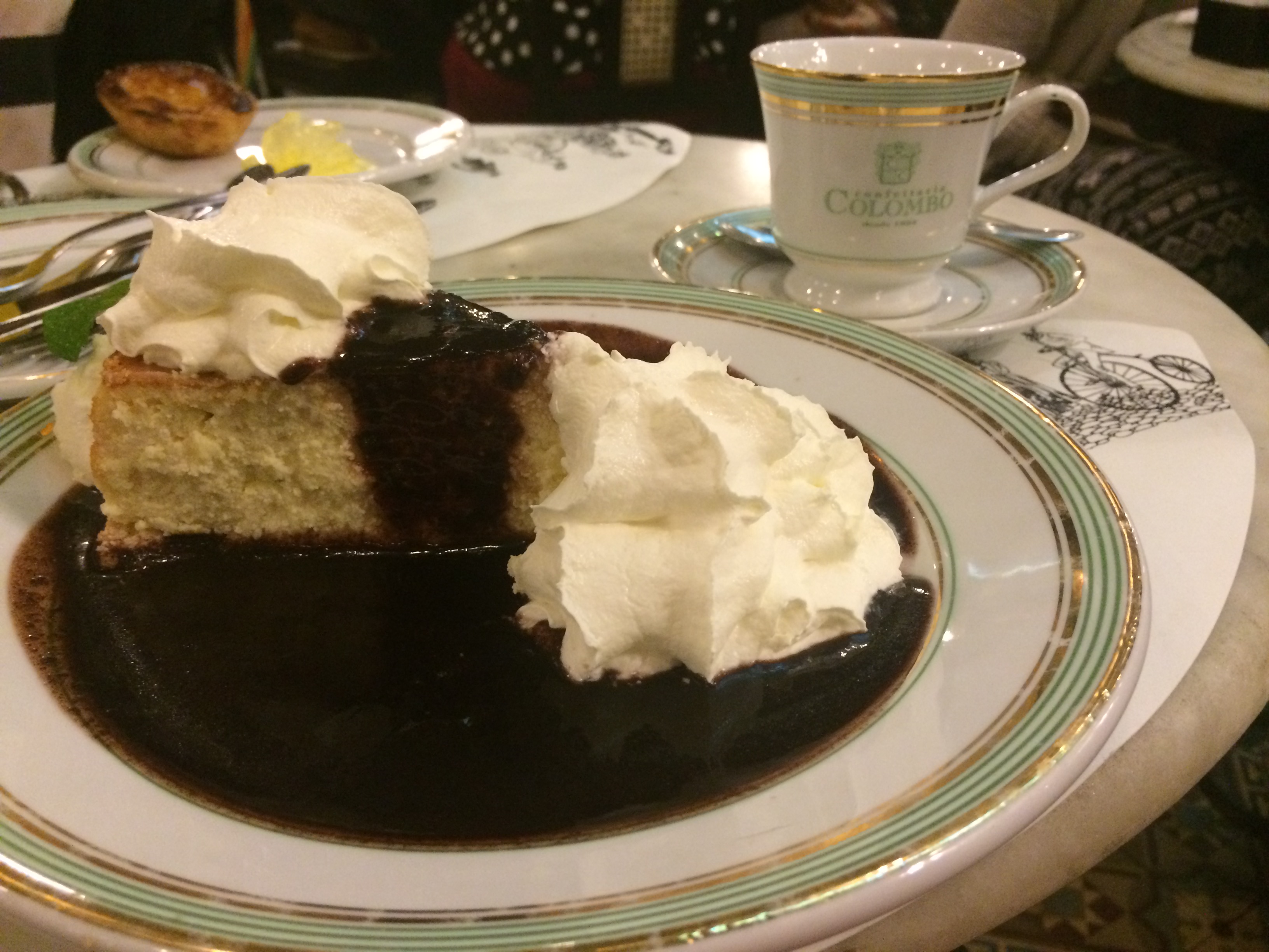 Cheesecake com coulis de açaí. Não sou muito fã de cheesecake, mas pedi pela curiosidade da calda, hehe. Estava muito bom, recomendo!