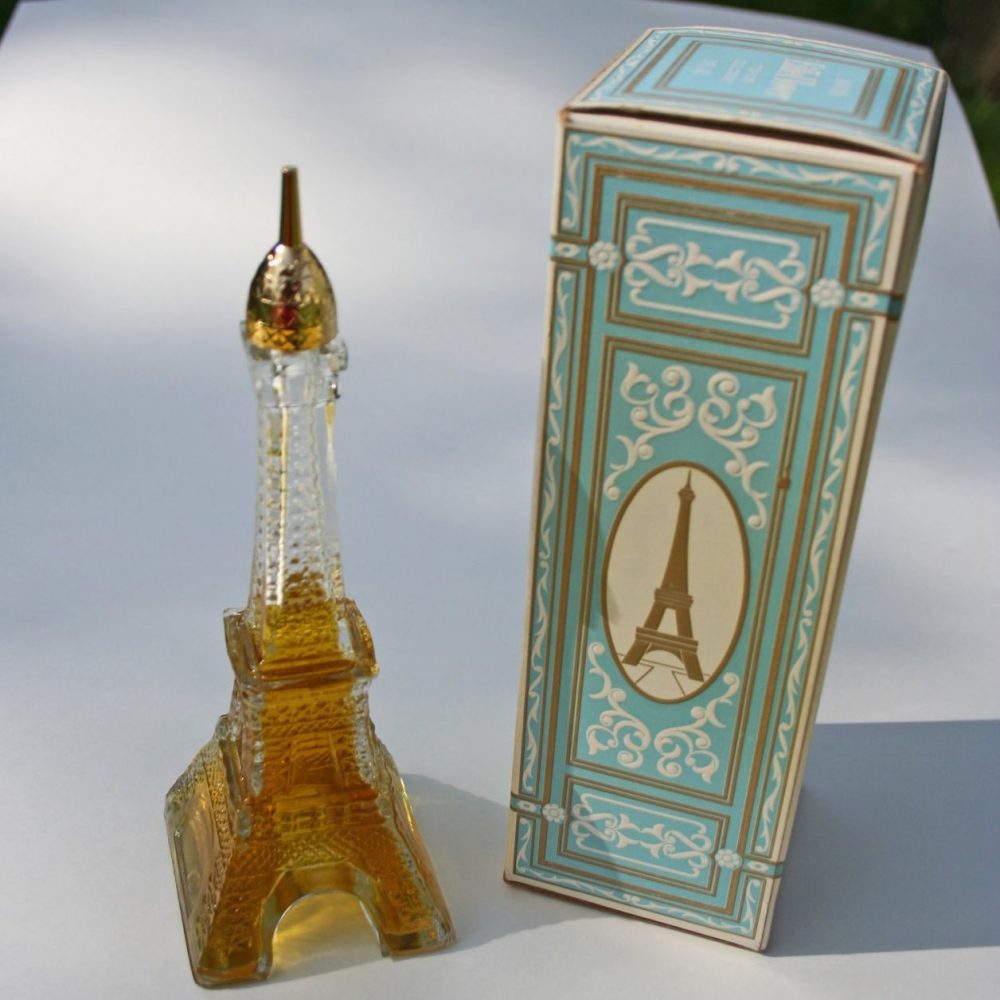 Туалетная вода в виде эйфелевой башни. Туалетная вода в виде эйфелевой башни. Эйфелевая башня духи. Духи в форме эйфелевой башни. Духи в виде башни.