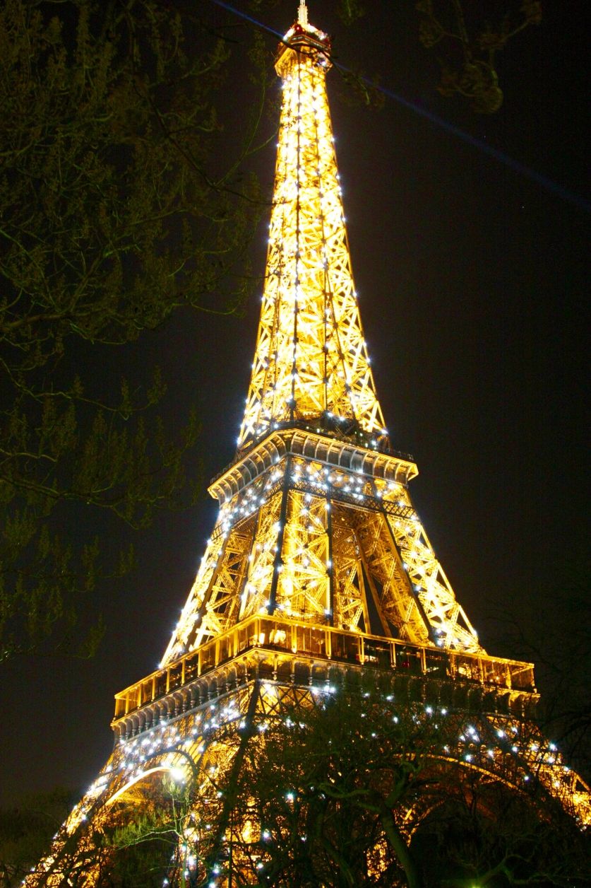 torre eiffel iluminada