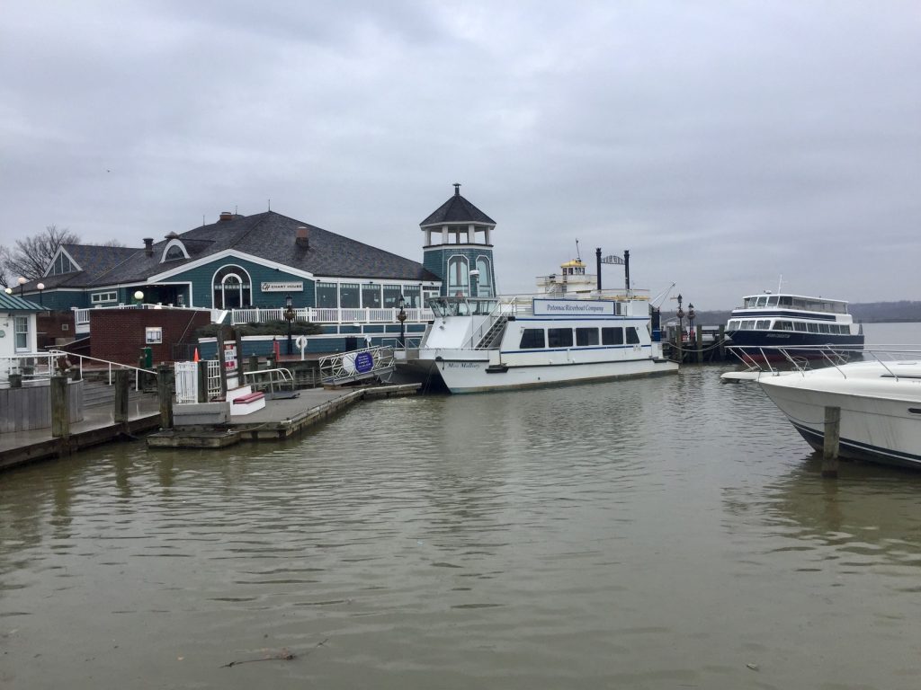 marina do rio potomac em alexandria vírginia chart house