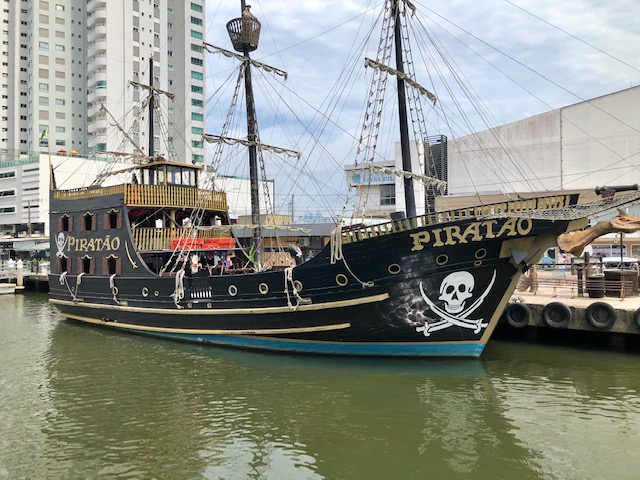 barco pirata em bc